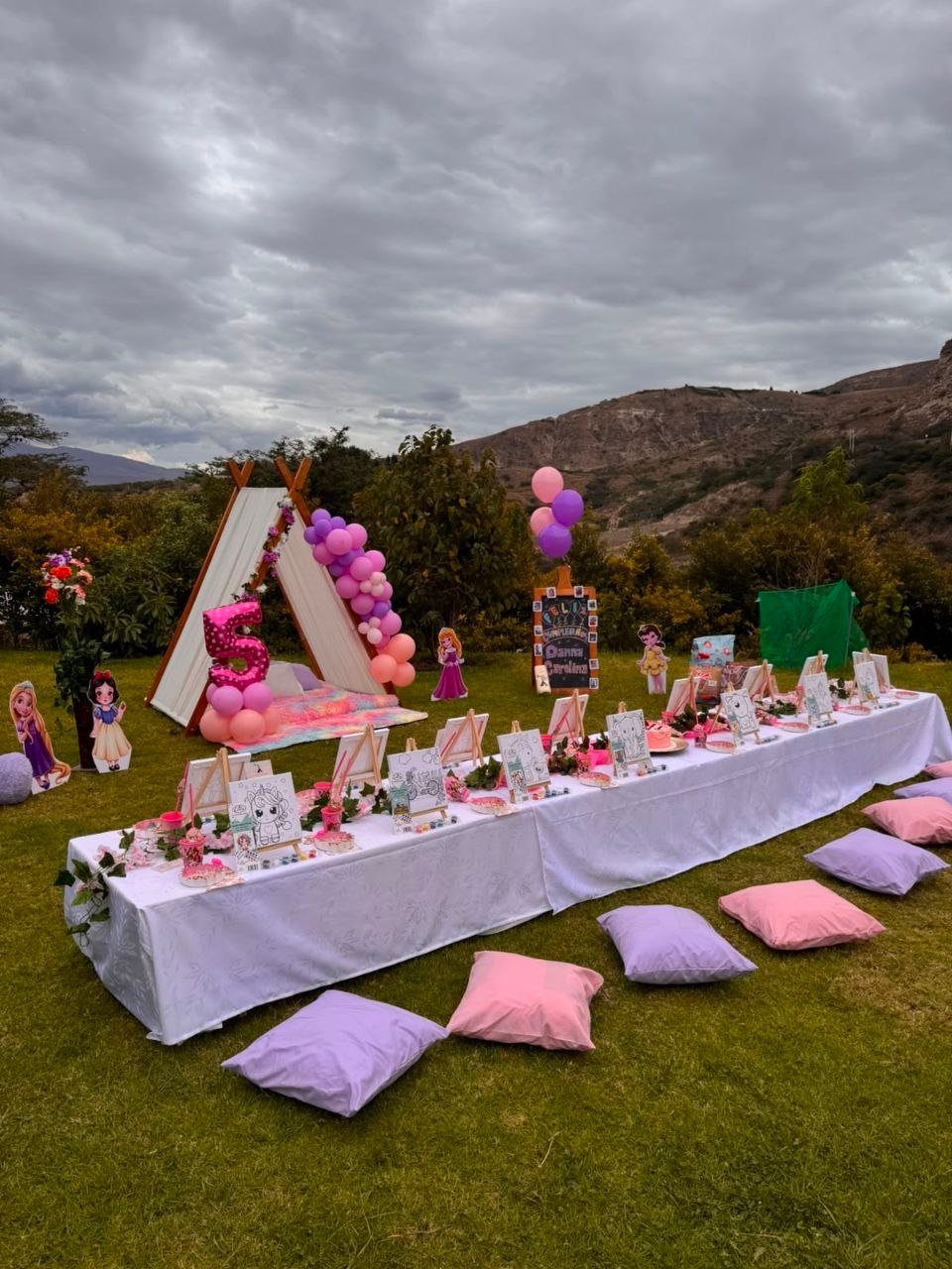 Cumpleaños con globos y teepee