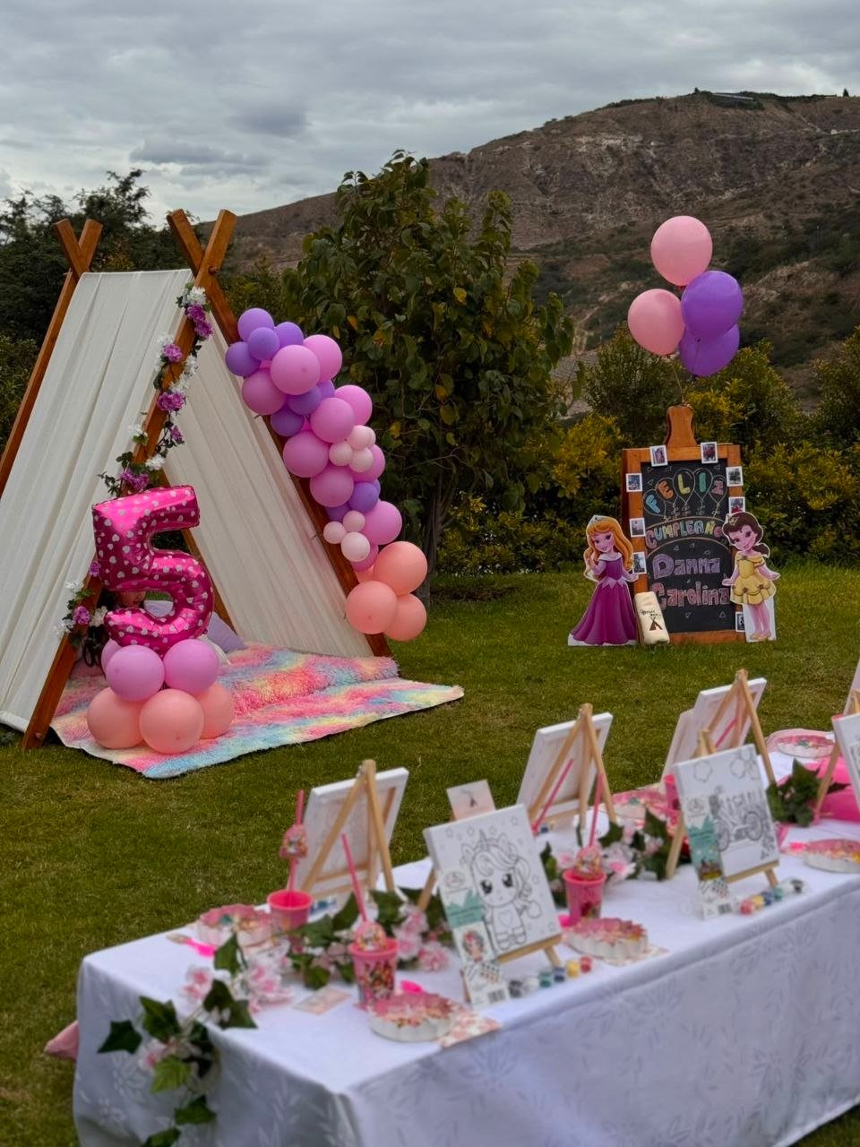 Cumpleaños con globos y teepee