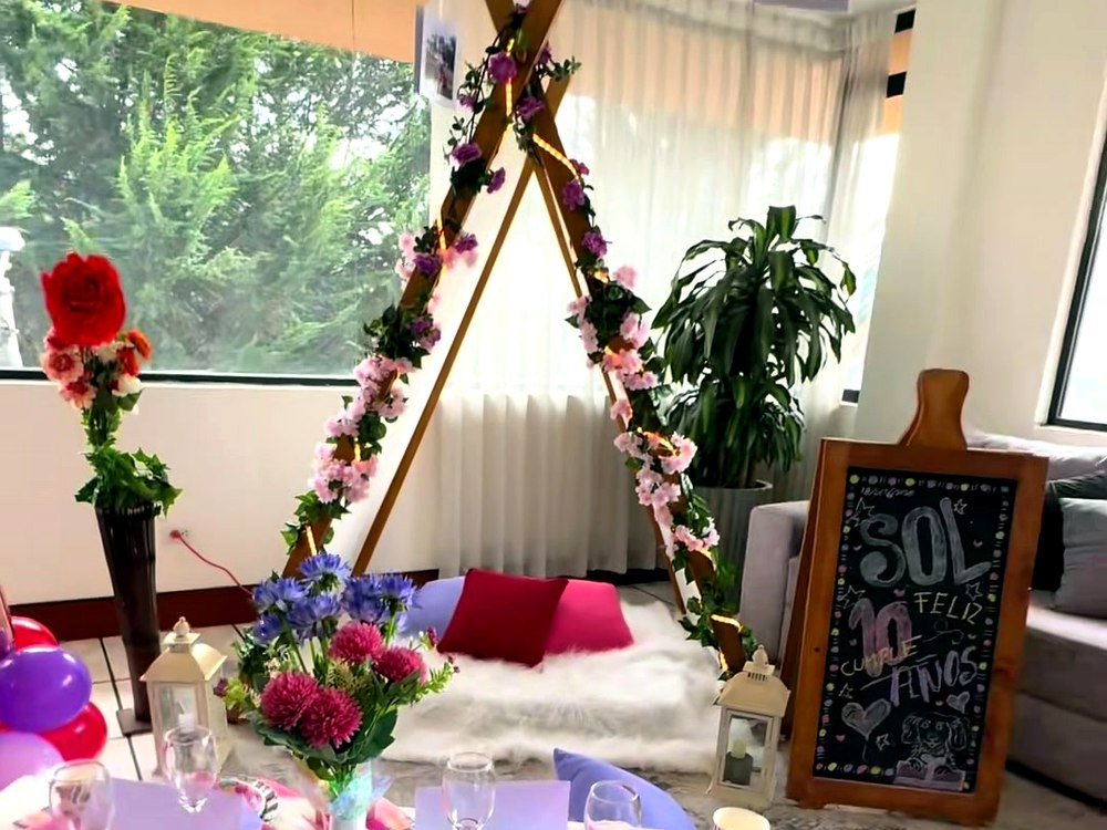 Teepee decorado con flores